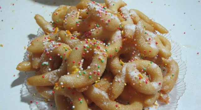 Zeppole Di Natale.Ricetta Delle Zeppole Di Natale Alla Sorrentina Sorrento Info Turistiche Su Sorrento Dintorni